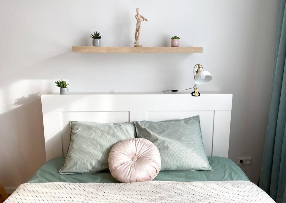 Cute Studio In Old Town Братислава Экстерьер фото