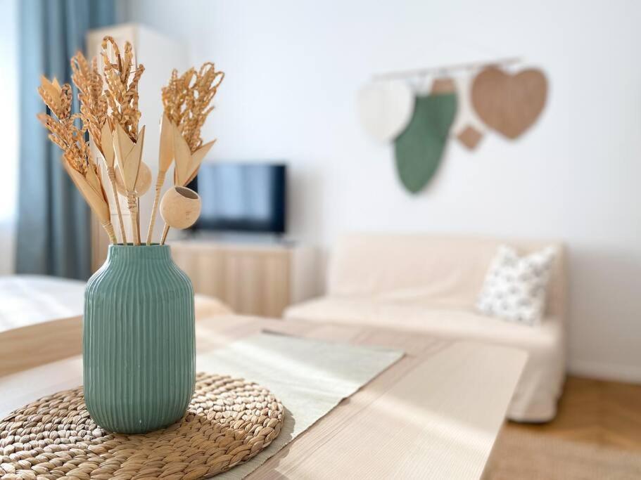 Cute Studio In Old Town Братислава Экстерьер фото