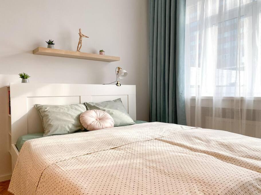 Cute Studio In Old Town Братислава Экстерьер фото