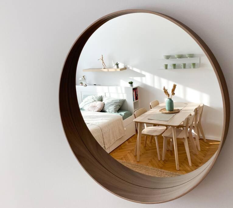 Cute Studio In Old Town Братислава Экстерьер фото
